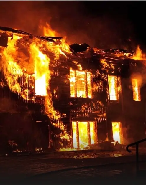 Dramatic building fire showcases the importance of fire-resistant concrete structures in protecting lives and minimizing property damage during emergencies